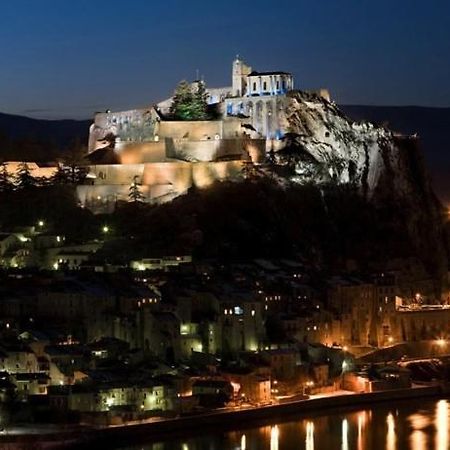 Bed and Breakfast Etxe Laminak Sisteron Exterior foto