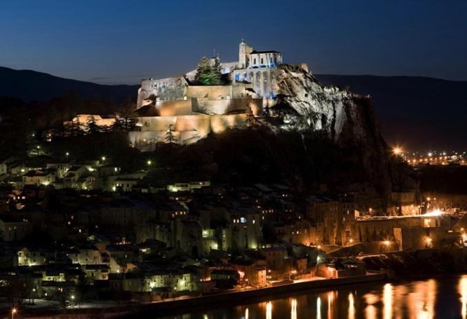 Bed and Breakfast Etxe Laminak Sisteron Exterior foto
