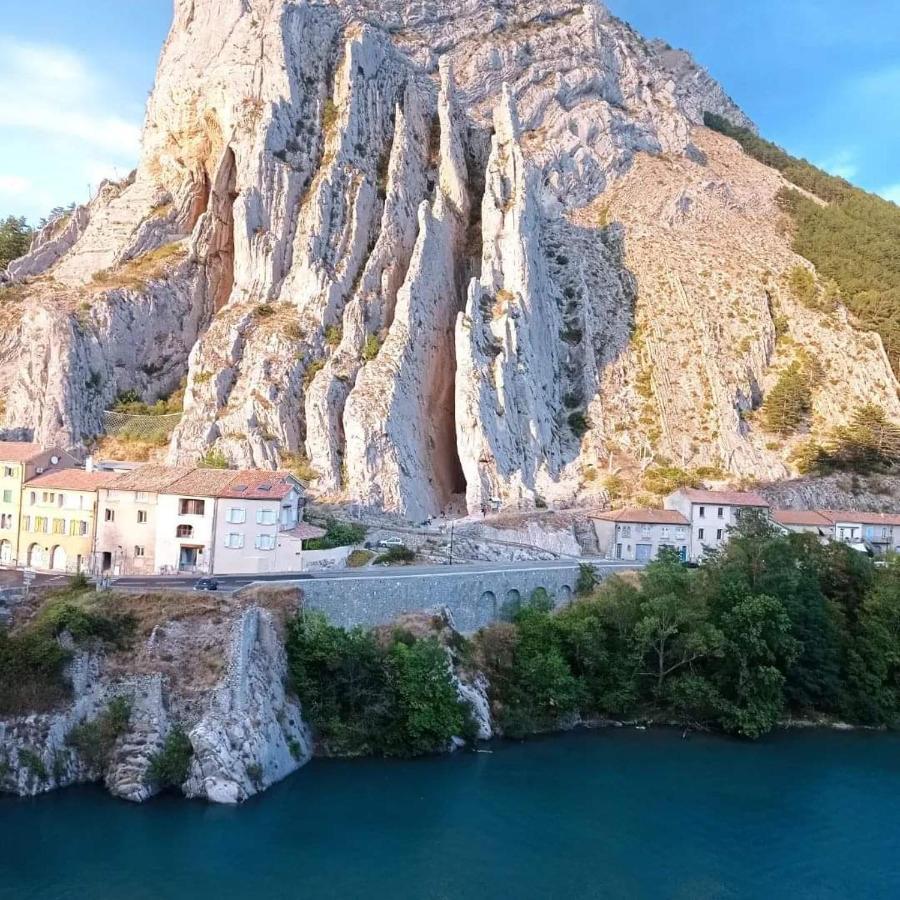 Bed and Breakfast Etxe Laminak Sisteron Exterior foto
